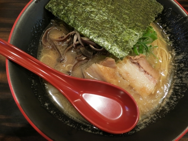 博多豚骨ラーメン