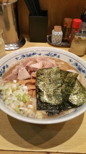 「中華そば(太麺)+味玉」@くり山の写真