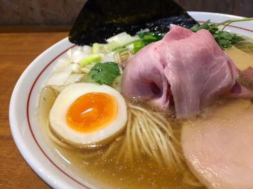 「日本酒（純米酒田酒）＋煮干そば白醤油」@寿製麺よしかわ 川越店の写真