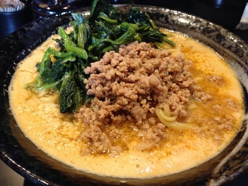 「護摩龍担々麺 + ほうれん草」@地獄の担担麺 護摩龍 五反田店の写真