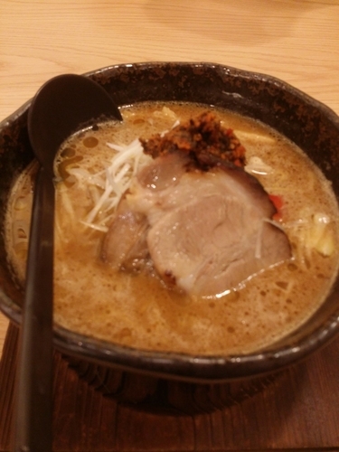 「辛い頂上味噌麺 880円＋ライス中130円」@味噌が一番 西武新宿駅前店の写真