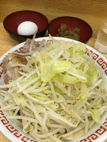 「小シル無し キーマカレー 生卵 ニンニク」@ラーメン二郎 環七新新代田店の写真