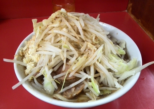 「小ラーメン700円 (麺半分、ヤサイ・ニンニク・カラメ)」@ラーメン二郎 千住大橋駅前店の写真