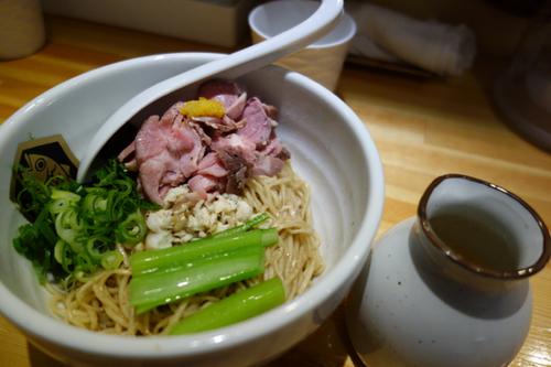 「鯛油そば＋スープ」@真鯛らーめん 麺魚の写真