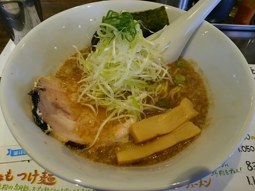 「【裏メニュー】魚介しょうゆラーメン　カツオ　※背脂あり」@俺らラーメン ちょもらんまの写真