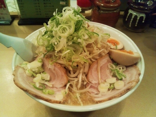 「味玉醤油ラーメン+もやし超盛+中盛（計1,000円）」@超ごってり麺 ごっつ 秋葉原店の写真