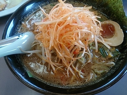 「黒焦がし味噌 辛ネギトッピング」@くるまやラーメン 松本筑摩店の写真