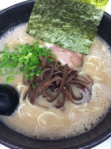 「豚骨しょうゆ 細麺」@麺屋 はちまるの写真