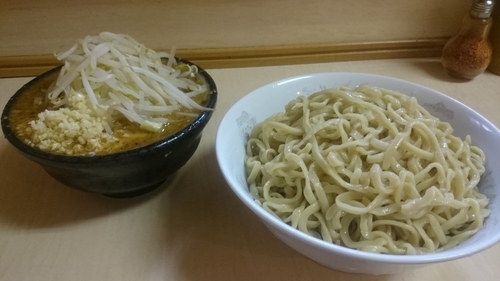 「小つけ麺、豚マシ、野菜、ニンニク」@ラーメン二郎 京成大久保店の写真