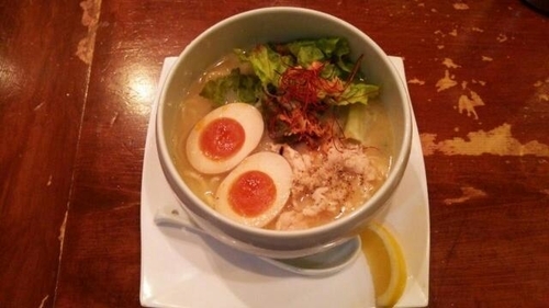 「鶏白湯塩そば」@鶏白湯麺 蔭山 高田馬場店の写真
