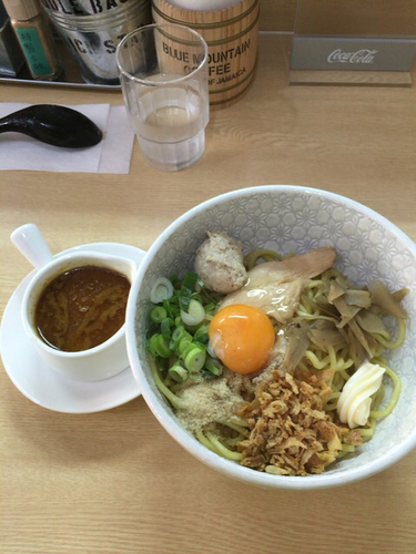 「スパイシーカレーまぜそば並880円」@NOODLE BASE  TRICK☆STARの写真