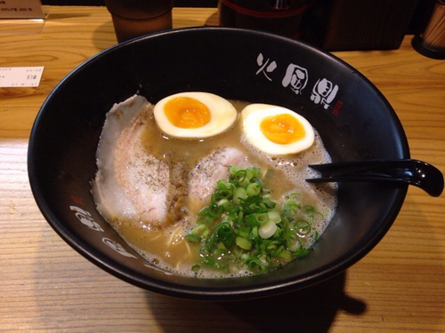 「味わい博多(豚骨)ラーメン+味玉トッピング ¥850」@火風鼎の写真