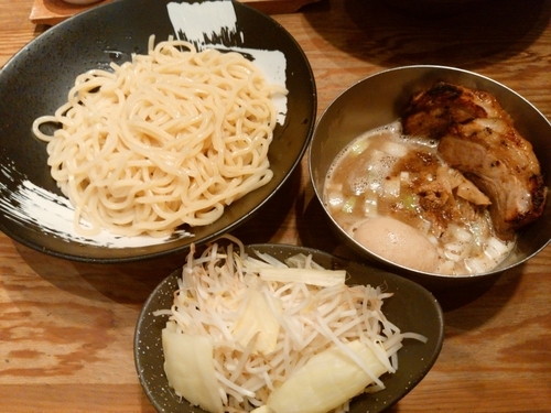「つけ麺(並盛・200g・全部のせ)1,150円」@麺屋 政宗の写真
