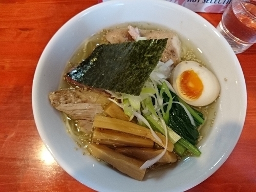 「鶏そば(中)+半チャーシュー」@讃岐ラーメン はまんど横須賀の写真