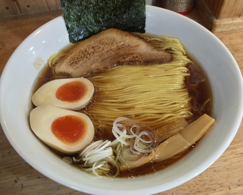 「味玉ラーメン＋中盛（￥800＋ランチサービス）」@まつやの写真