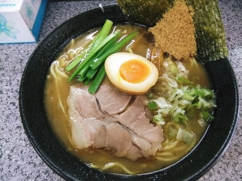 「和風豚骨らーめん濃厚バージョン（730円）」@丸新らぁめんの写真