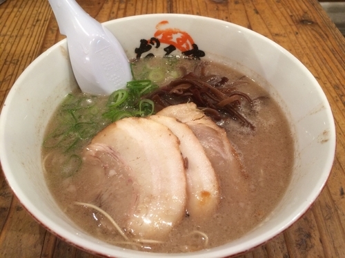 「ラーメン700円」@元祖博多だるま 博多デイトス店の写真