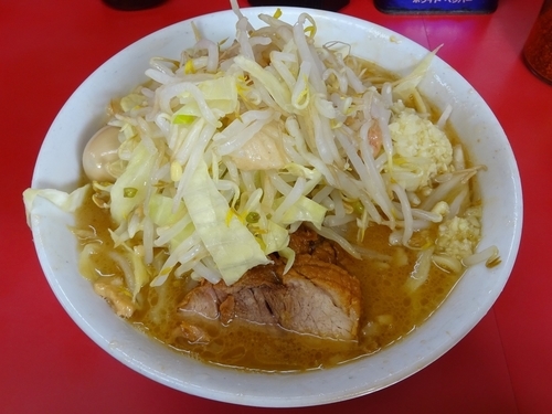 「ぶた2枚入り小ラーメン（650円）＋味付玉子（100円）」@ラーメン二郎 環七一之江店の写真