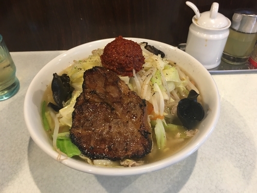 「赤玉たんめん(中盛、細麺)＋チャーシュー1000円」@麺処 まるよし商店の写真