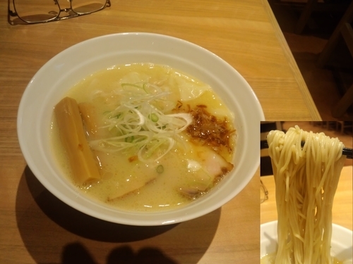 「ワンタン鶏白湯ラーメン950円」@拉麺 弁tenの写真