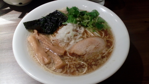 「背脂煮干しラーメン（730円）＋中盛（50円）」@つけ麺 一燈の写真