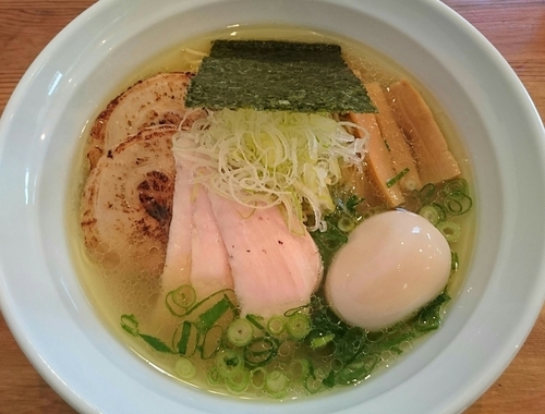 「純系塩 特製らーめん」@麺や 飛来の写真