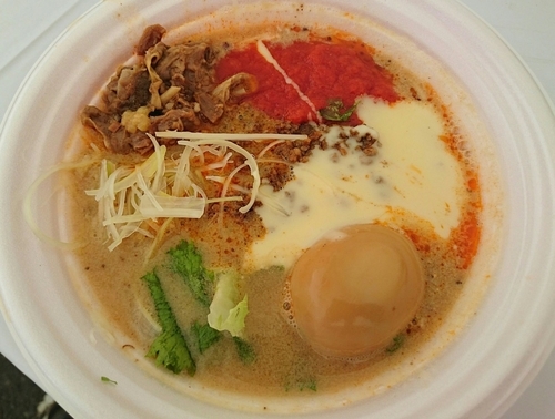 「太陽のトマト味噌坦々麺＋豪華贅沢盛 @龍のひげ×虎徹」@水戸のラーメンまつりⅡ ～炎のラーメンウィーク～の写真