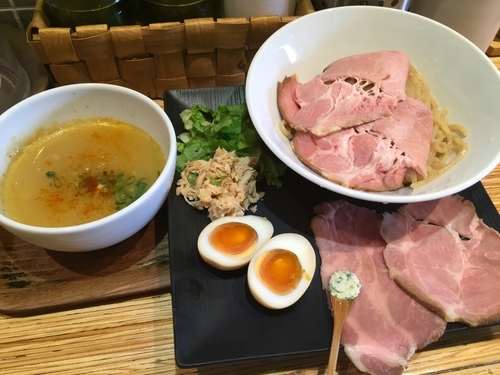 「プレミアム鶏つけソバ¥1000+ﾁｬｰｼｭｰ」@NOODLE STOCK 鶴おかの写真