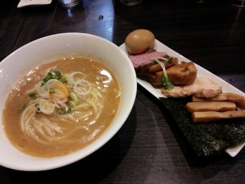 「特選豚骨魚介ラーメン」@麺処 ほん田 nijiの写真