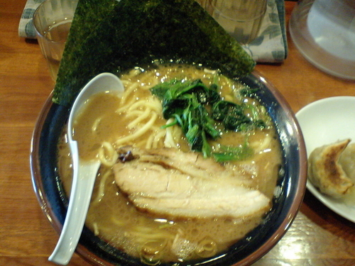 「とんこつ醤油らあめん」@上田らあめん はちの写真