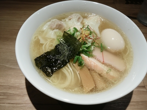 「白旨　にこにこワンタン麺＋味付玉子」@中華soba いそべの写真