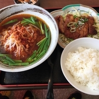 ランチ :台湾ラーメン+油淋鶏定食+コーヒー付 680円