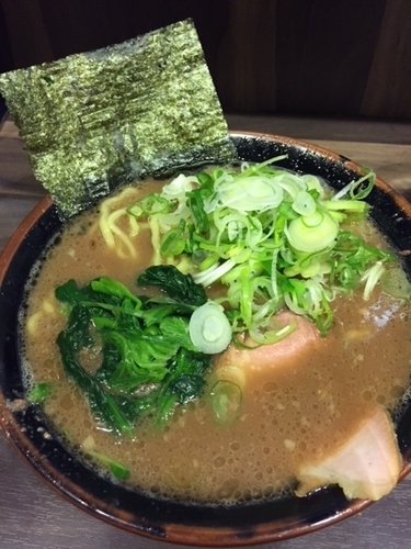「ラーメン　720円　＋ネギ増し（80円）」@神田ラーメン わいず 神田本店の写真