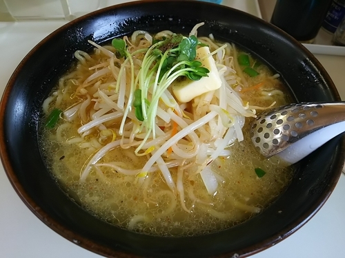 「塩バター　（大盛り：サービス券）」@くるまやラーメン 松本渚店の写真