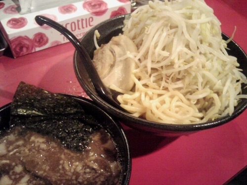 「魚介塩つけ（ヤサイチョイ増し1/3）￥850」@麺や 唯桜の写真