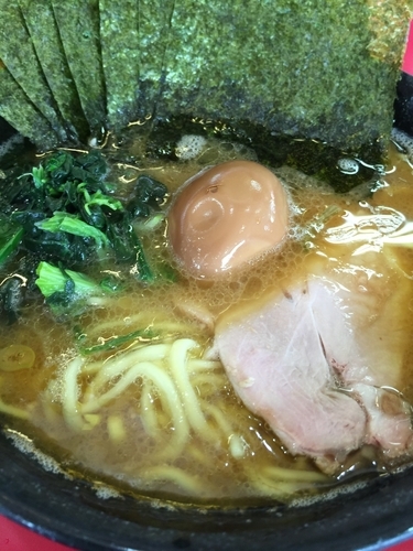 「ラーメン（アブラ多め）+のり+味玉+ライス」@杉田家 千葉祐光店の写真