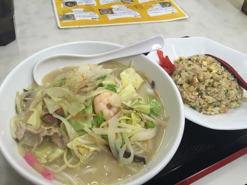 「ちゃんぽん＋焼き飯ハーフ」@宝雲亭えっちゃんの写真