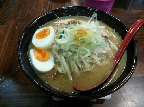 「味噌ラーメン 半熟玉子 野菜増し にんにく増し サービス小ラ」@麺処 花田 池袋店の写真