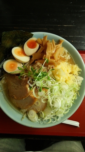 「超濃厚煮干し中華そば(大盛り、ニンニク多め) 全部のせ」@ラーメンハウスにぼ兄弟の写真