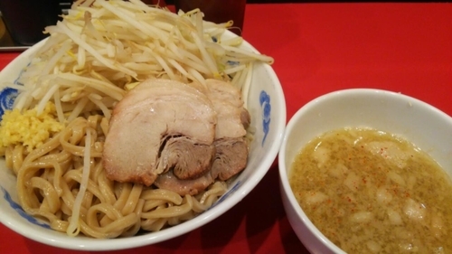 「つけ麺  大盛  ヤサイ ショウガ  アブラダブル」@ジャンクガレッジ 大宮駅前店の写真