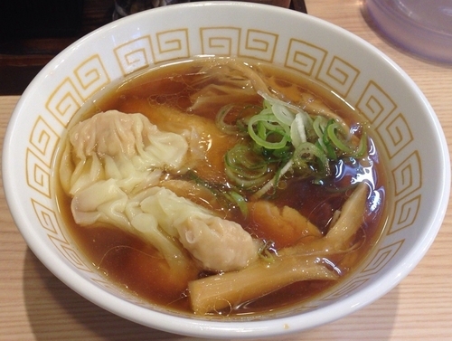 「海老ワンタン醤油らぁ麺(950円)」@中村麺三郎商店の写真