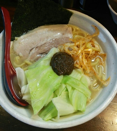 「熟成練り醤油らーめん（大盛）700円」@『   』（無銘）の写真