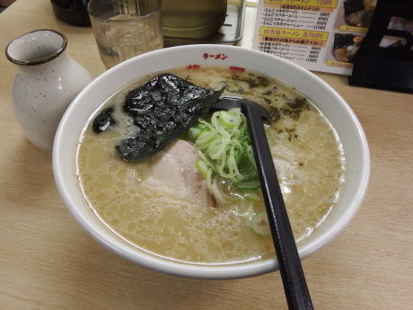 「とんこつラーメン」@ラーメン 華門 恵庭店の写真