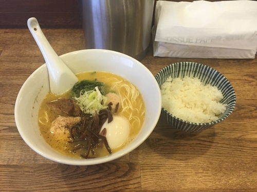 「よくばり博多水炊きらーめん（900円）＋ご飯（150円）」@麺屋すみすの写真