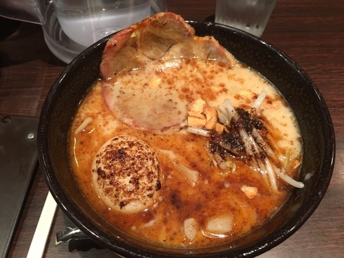 「味玉とんこつらーめん」@麺屋 空海 横浜ランドマークプラザ店の写真