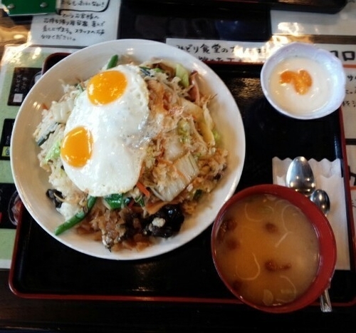 「野菜炒めチャーハン800円」@みどり食堂の写真