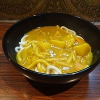 黄色いカレーうどん