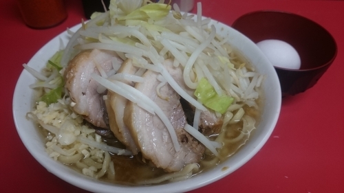 「小豚、野菜、ニンニク、生卵」@ラーメン二郎 千住大橋駅前店の写真