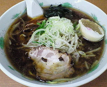 「しょうゆらーめん　７００円」@新さっぽろらーめん 龍竜の写真