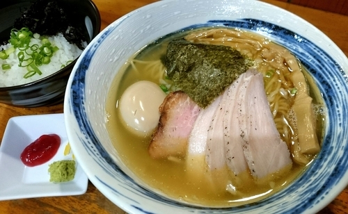 「塩煮干そば 850円（〆のお茶漬け付き）＋鶏ﾁｬｰ 100円」@麺屋 むじゃきの写真